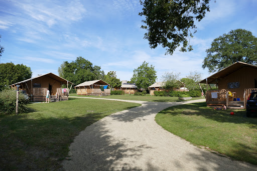 Découvrez le camping Sainte Suzanne en Mayenne (53) dans les Pays de la Loire. Calme