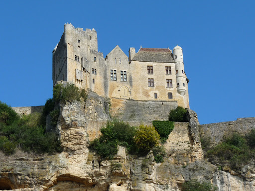 Camping 3 étoiles en Dordogne avec piscine chauffée proche Sarlat et Belvès : emplacements tente