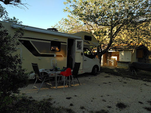 G?te rural et camping ? la ferme au pied des Alpilles