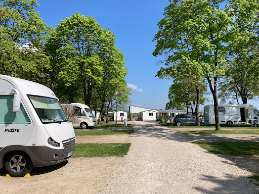 Le Camping Contrexéville dans la région Grand-Est vous propose ses locations d'hébergement pour vos séjours en cure à Contrexéville en mobil-homes.