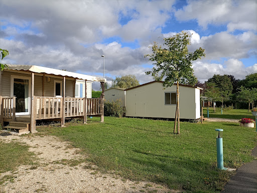 Camping Municipal De Gracay  in 13 Chem. de Trompé Souris