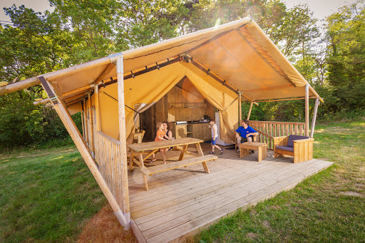 Découvrez le camping 4 étoiles Le Bout du Monde situé près de Carcassonne dans le Languedoc Roussillon et profitez d'activités en famille ou entre amis