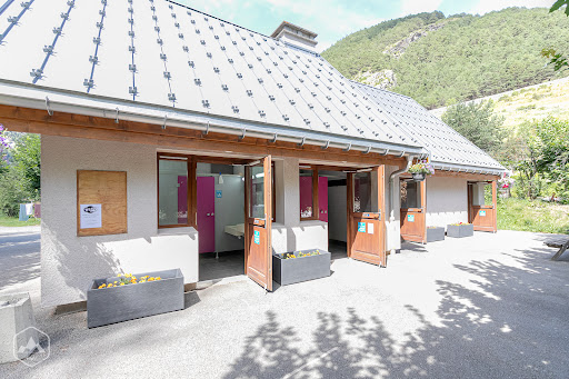 Camping Les Mélèzes à Val-Cenis Termignon profitant d'un cadre montagnard est situé aux portes du Parc National de la Vanoise.