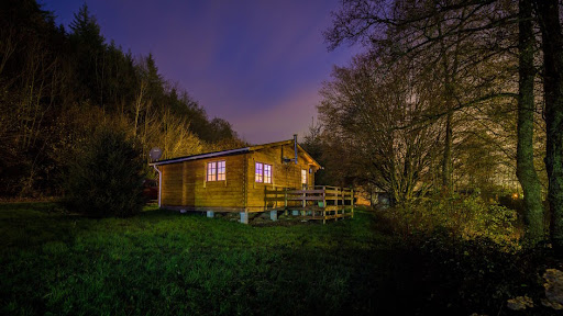 Découvrez en Alsace notre camping familial à taille humaine !  Situé au bord de la rivière