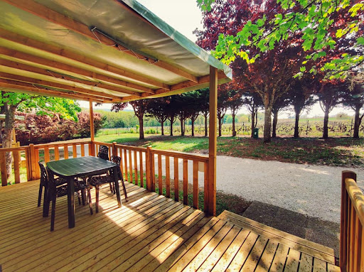 Le Camping 3 étoiles de Santenay est au cœur du vignoble de Bourgogne sur la route des vins