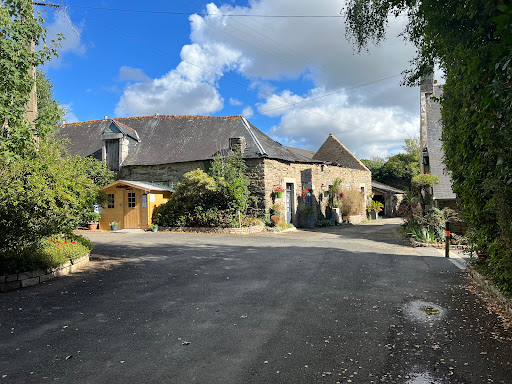 La NATURE vous invite en Camping  ou LOCATION de CHALETS pour vos vacances au CAMPING VERT finistère à la FERME de PENGUILLY dans un environnement