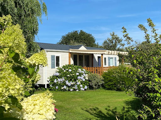 Le Camping Vert vous accueille pour un séjour détente dans un cadre d'exception où vous pourrez alterner les plaisirs de la mer et les charmes de la campagne. Camping nature