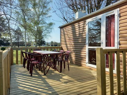 Le camping-parc résidentiel de Charlieu.... Possibilité de location mobil-home longue durée.