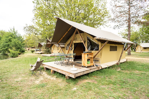 Le camping Huttopia Lac de l’Uby – Gers est situé en plein pays d’Armagnac