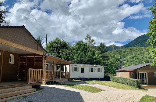 Le camping municipal d'Ustou pour des vacances au plus près de la nature dans le Couserans en Ariège au cœur du PNR des Pyrénées ariègeoises.