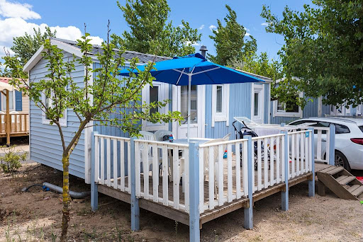 Le camping Dunes et Soleil est un camping 4 étoiles en bord de mer à Marseillan Plage dans l'Hérault avec accès direct à la plage et près des commerces.