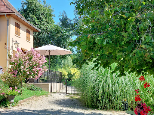 LaGrenouilleVacances.com: Een rustige vakantie in de Dordogne op een kleine camping met een groot zwembad of in ons vakantiehuisje.