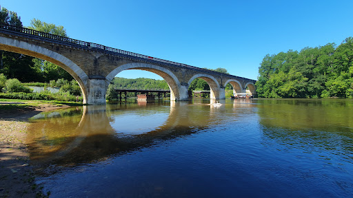 Le Camping le Capeyrou empfängt Sie in Beynac et Cazenac in der Dordogne