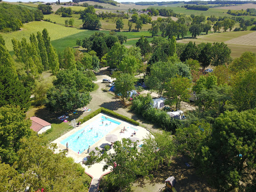 Kom genieten van de gastvrijheid op onze gemoedelijke charmecamping in Zuid-Frankrijk. Wij hebben Kampeerplaatsen