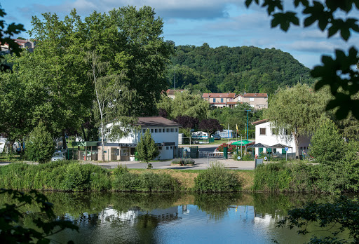 Camping avec piscine au bord de la Moselle