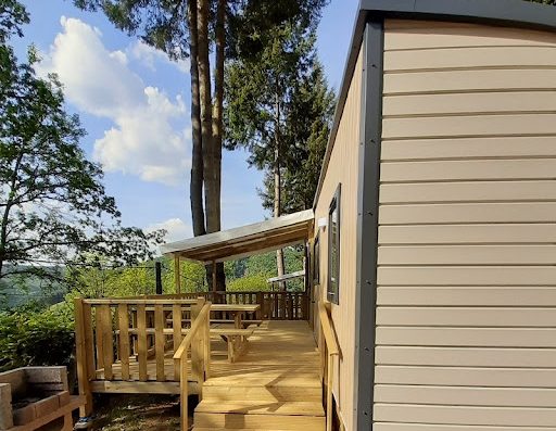 Camping Auvergne 4 étoiles - Piscine couverte et chauffée - Mobil homes