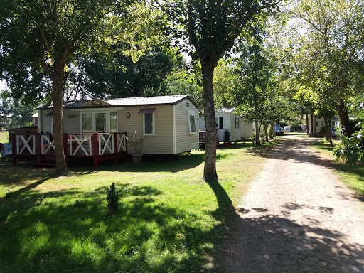 Découvrez notre Domaine du Vieux Moulin et venez profitez du charme des Landes et de ses plages dans nos mobil-homes