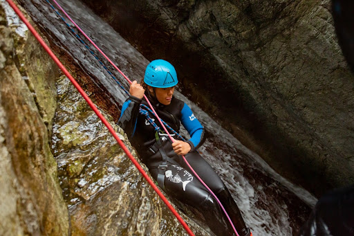 Uitdagende activiteiten in de Franse Pyreneeën. Bij Canigou Outdoor boek je buitensport activiteiten of een canyoning cursus voor jouw avontuur!