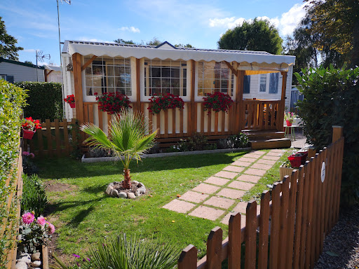 Camping municipal situé dans un petit village de la vallée de l'Authie