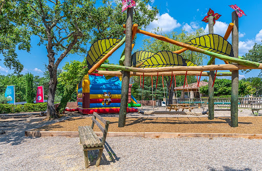 Le camping « Labeiller » 4 étoiles vous accueille dans un cadre naturel d’exception dans les hauteurs de Nîmes