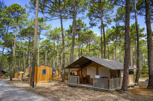 Venez vivre une expérience wellness et sports unique au coeur du domaine de Bombannes au camping La Dune Bleue.