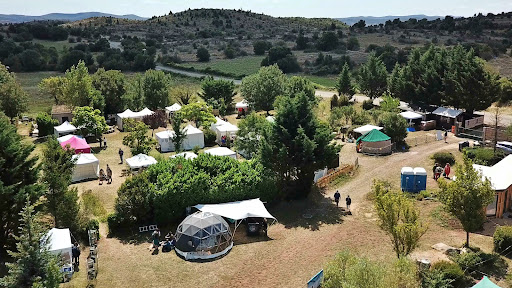 Camping nature à 800m du cirque de Navacelles. Site Natura 2000. Randonnées sportives et familiale: GR7