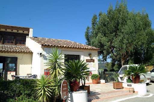 Camping familial en bord de mer à Agay (Côte d'Azur) : locations d'emplacement