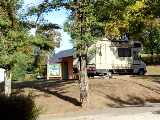 Welcome to Les Cahutes d'Olt in Saint-Laurent-dʼOlt Featuring a garden