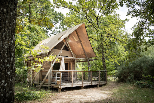 Partez en week-end ou en vacances dans le Val de Loire dans un écrin de verdure. Séjournez en camping ou en hébergements entre Saumur et Tours.