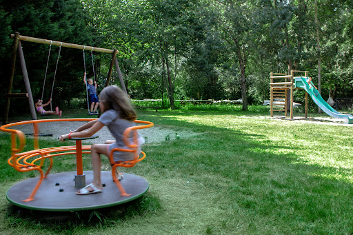 Bienvenue au camping Le plan d'eau Saint Charles à Damiatte dans le département du Tarn en région Midi-Pyrénées au sud de la France. Location de mobil home et d'emplacement camping. Espace baignade dans piscine naturelle à votre disposition