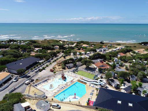 Réservez au Camping L'Anse des Pins · Camping Ile d'Oléron · 4 étoiles · Location mobil-home