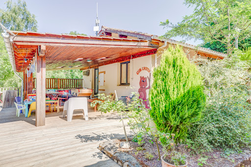 Venez passer vos vacances dans un camping nature en Ardèche 4 étoiles. Profitez d’un moment en famille pour visiter le safari de Peaugres.