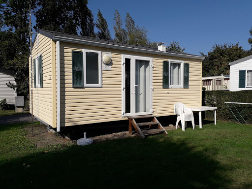 Réservez votre séjour au camping Le Soleil de Saint Sieu et découvrez les plages paradisiaques à proximité ainsi que la beauté de la Côte d'Emeraude