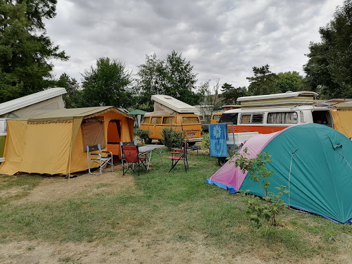 Le Camping Le Rochat Belle Isle est un camping situé à Châteauroux près de Bourges dans l'Indre : emplacements camping-car et  location de mobil-home.