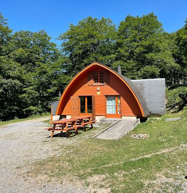 Situé à 3 kms des chalets d’Iraty