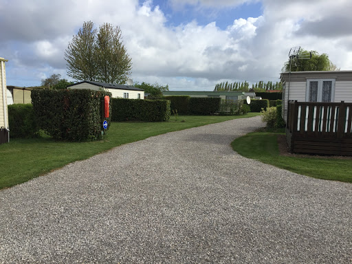 Séjour en camping près de Calais : le camping Saint-Louis à Autingues vous accueille pendant la saison estivale. Réservez une tente ou mobil-home sur la Côte d'Opale.