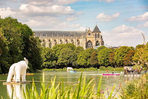 Le camping de Chalons en Champagne entre ville et nature est un site unique pour découvrir Reims