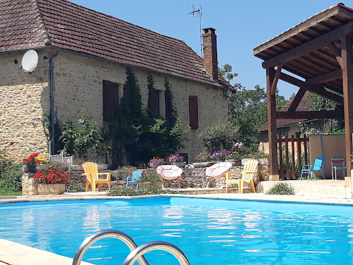 Les locations de vacances de la Noyeraie vous accueillent pour passer des vacances agréables en famille dans la belle région du Périgord noir à seulement quelques kilomètres de Sarlat-La-Canéda