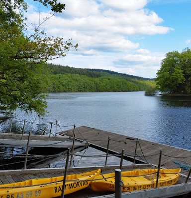 Les gîtes l'évasion vous acceuilles au bord du lac de chaumeçon. Activitées nautiques