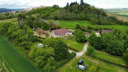 Camping et auberge de jeunesse de Vézelay. Studios