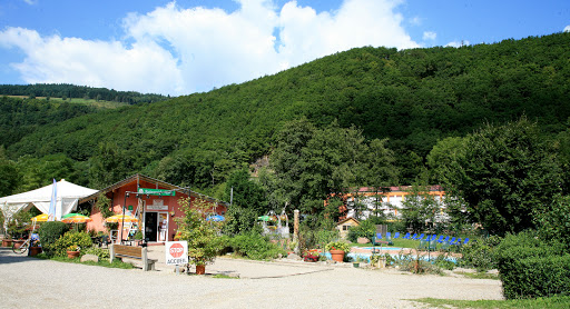 Bienvenue aux Reflets : campings avec piscine en Alsace ouverts toute l'année. Choisissez votre location dès maintenant : emplacement