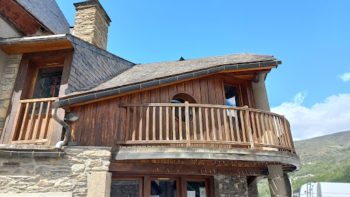 Camping Saint-Lary - Le Lustou est un camping ouvert 11 mois dans l'année dans les Pyrénées dans le village de Vielle-Aure