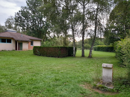 Le camping du Bois Feuillet se situe au cœur du site de l'étang de la Forge