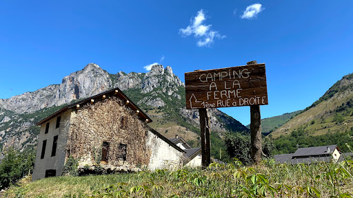 Camping ariège calme au pied du plateau de beille et à proximité de nombreuses activités qu'offre les pyrénées Ariégeoises. Découvrez notre camping familial