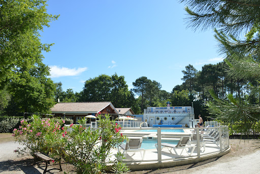 Le camping familial LA CANADIENNE **** vous accueille avec sa piscine