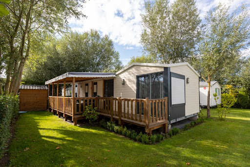 Le Robinson est un camping 4 étoiles à Fort-Mahon Plage. Camping grand confort de 256 emplacements d’une superficie de 4