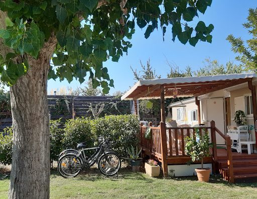 Au camping les Peupliers de Colombiers au bord du Canal du Midi et proche de Béziers vivez des vacances pour les petits et les grands.