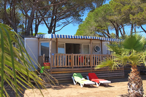 Treat yourself to a relaxing break on 4-star campsite in La-Londe-les-Maures