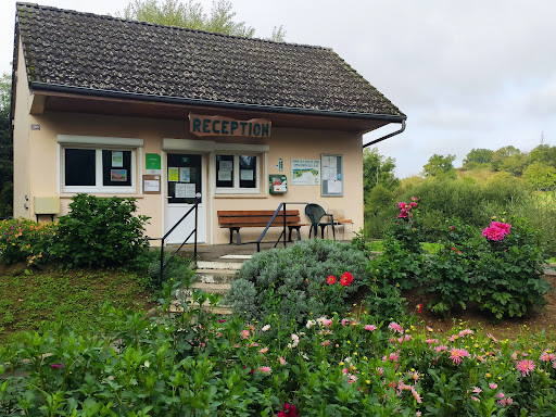 Le Camping de La Plage à Saint Nizier sur Arroux est composé de 90 emplacements semi-ombragés et de 2 mobil-homes tout équipés. Ouvert de fin avril à début octobre. On peut se balader