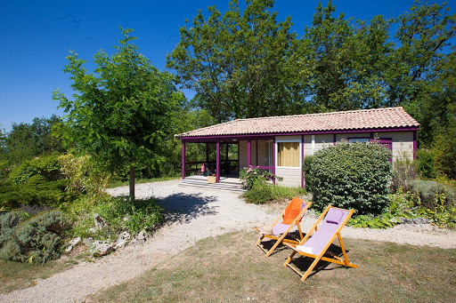 Bienvenue au Camping 4 étoiles à Cahors Domaine de La Faurie. Vivez des vacances de rêves en famille ou entres amis. Profitez de notre espace aquatique